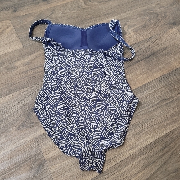 Bond-eye Australia multi one piece swimsuit size 4 - Picture 5 of 8